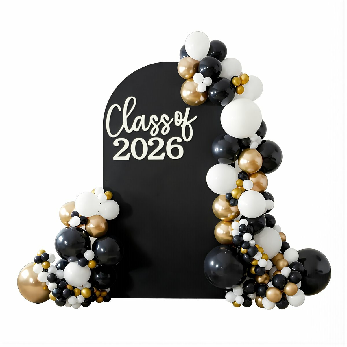 Фетровая наклейка Class of 2026 для выпускного вечера простое оформление фона и зоны для фотосессии на вечеринке
