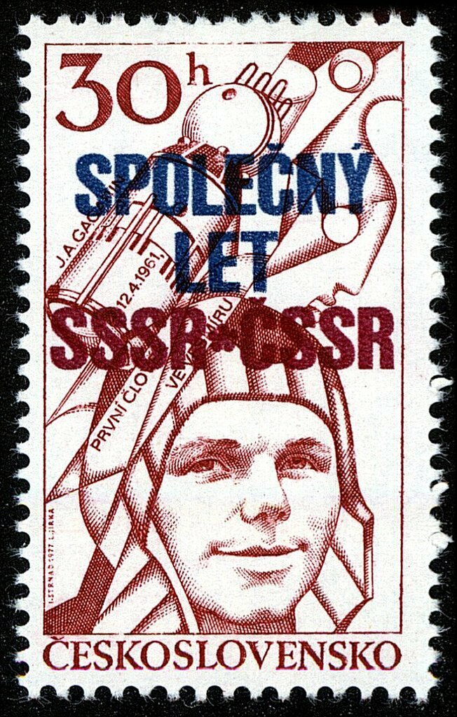 (1978-005) Марка Чехословакия "Ю. Гагарин с надпечаткой (Красная)" Совместный космический полет ч