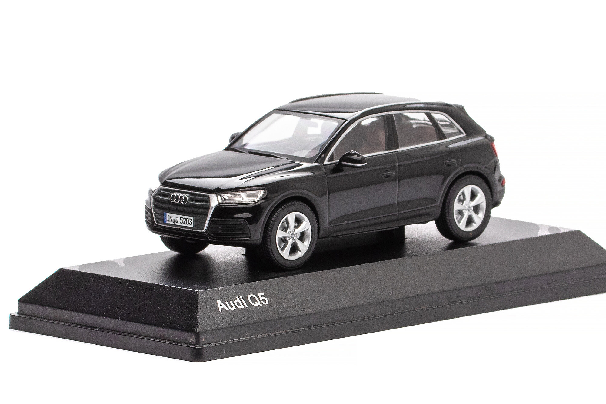 Audi Q5 2016 black / ауди Q5 2016 черный (длина 15 см, бокс может иметь повреждения, картонной упаковки нет)