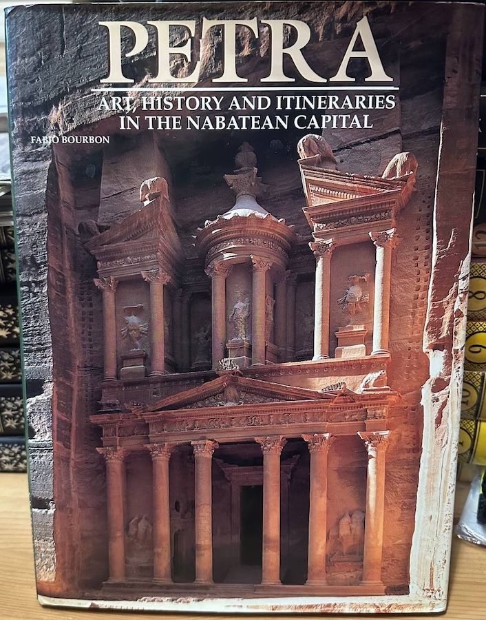 Petra. Art, History fyl itineraries in the nabatean capital.