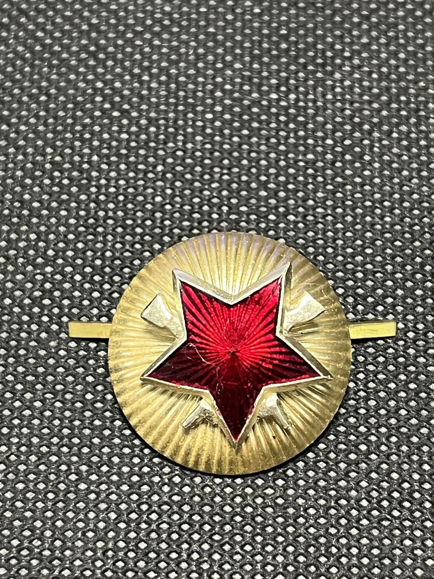Значок-кокарда с