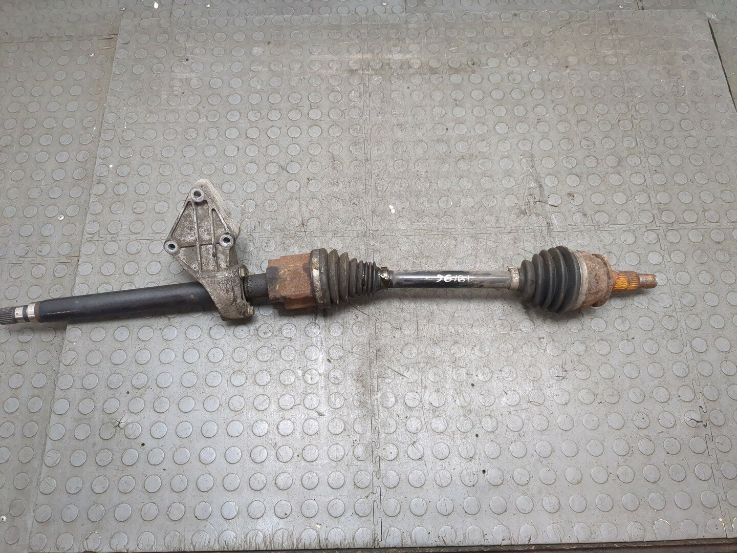 Полуось (вал, шрус) правая передняя Opel Astra J Б/У