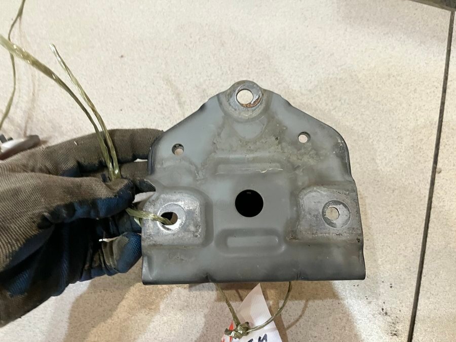 Кронштейн усилителя заднего бампера левый от Toyota Corolla E150 2006-2013