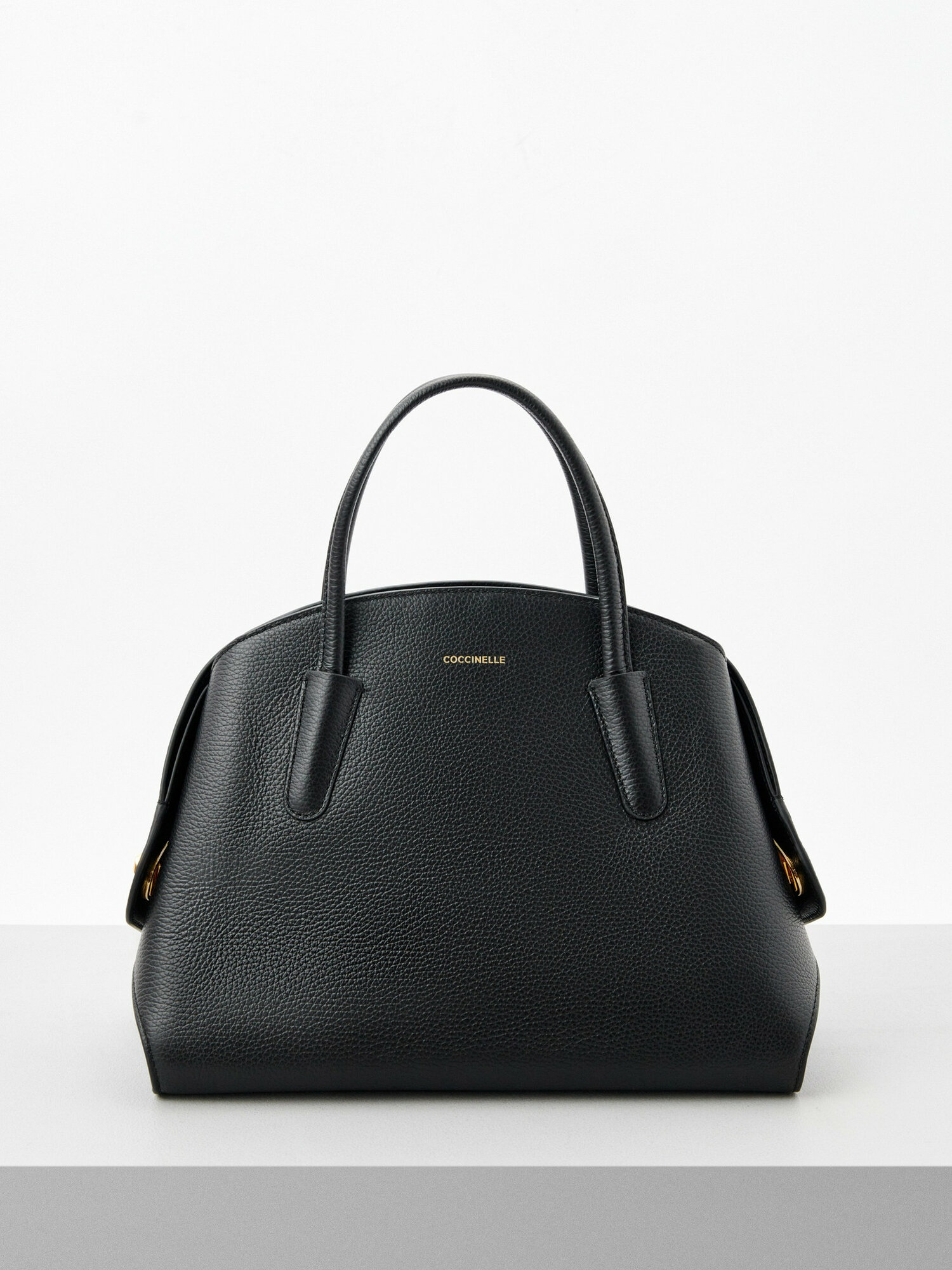 Сумка купол COCCINELLE TYLDE SOFT, фактура матовая, зернистая, черный