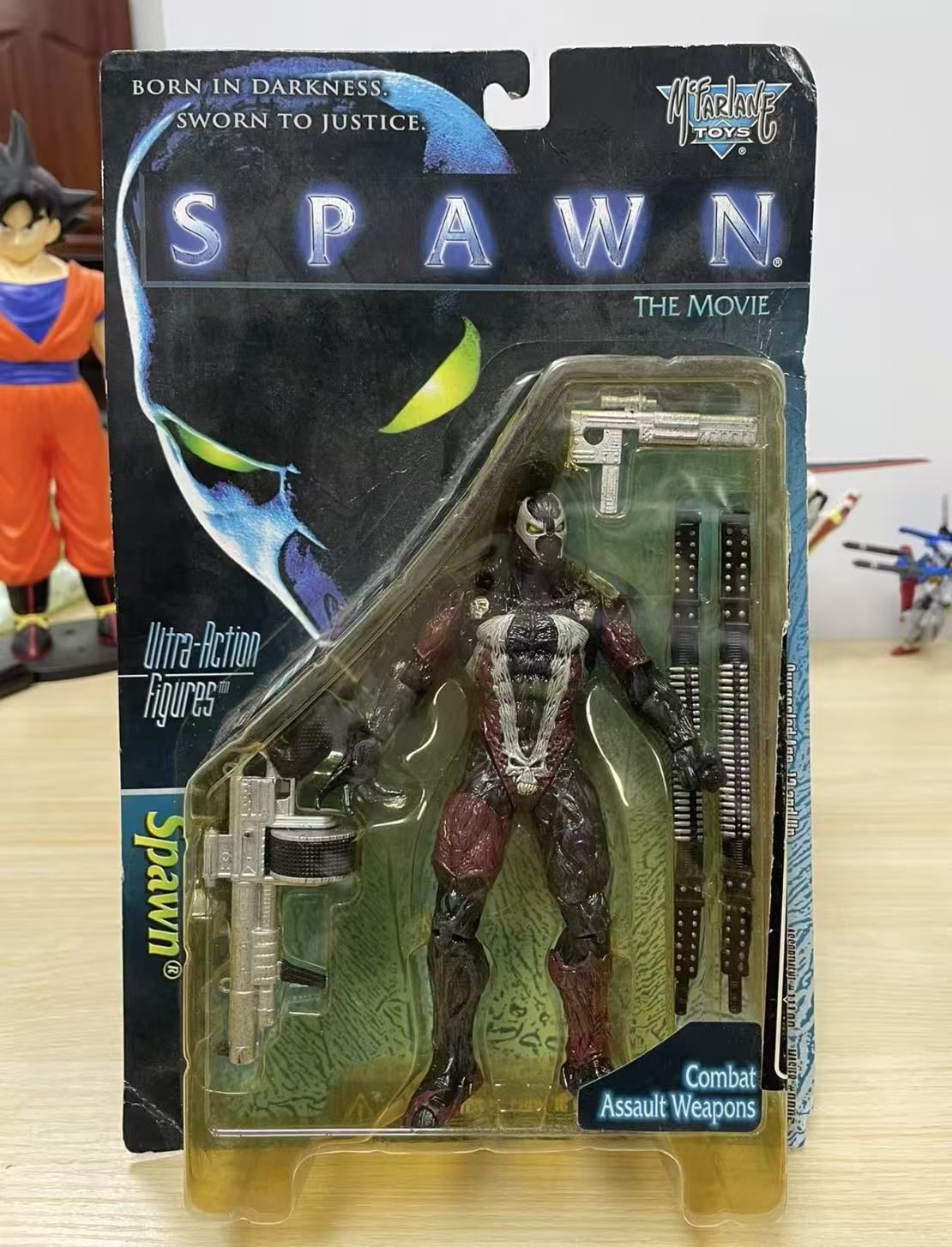 Фигурки Mcfarlane Замаскированная версия Возрожденного человека из серии "Возрожденный человек: киноверсия"
