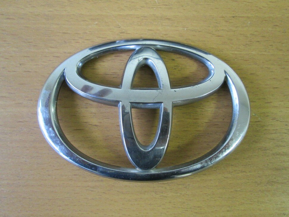 Эмблема 3280T010 Toyota Corolla E12 б/у