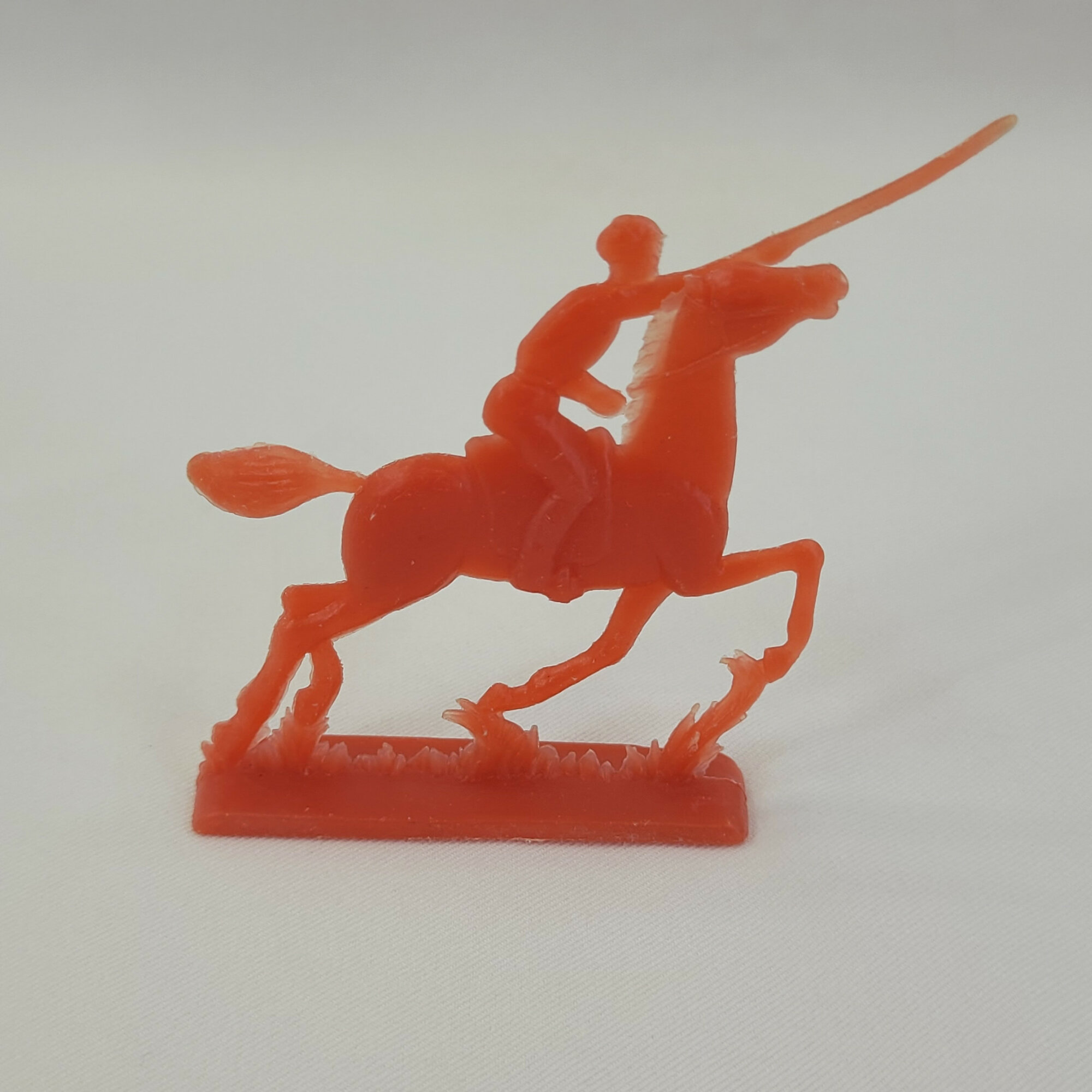 Игрушка всадник на коне винтажная СССР. Фигурка на подставке с копьём для игры и декорации