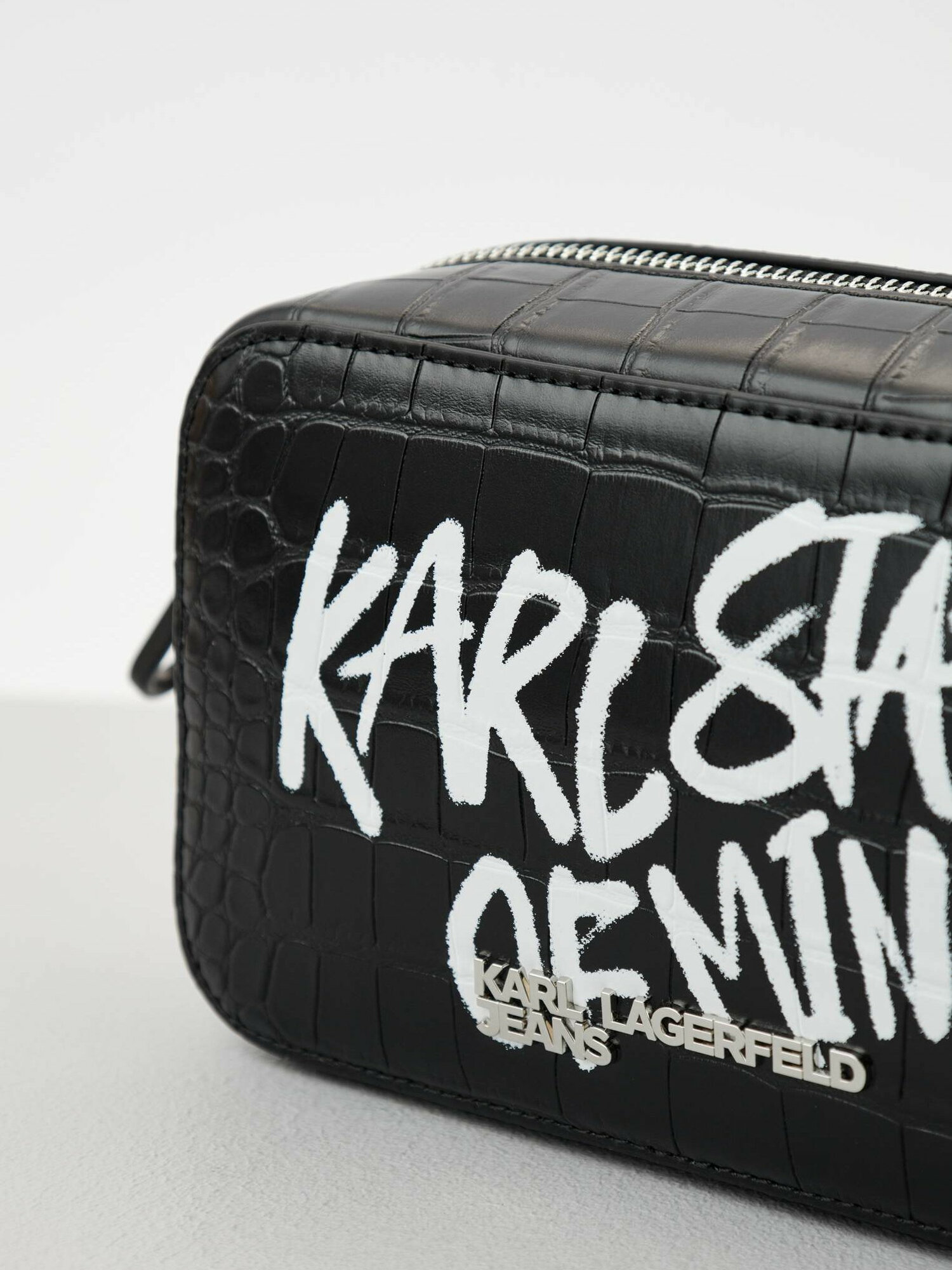 Сумка кросс-боди KARL LAGERFELD JEANS, фактура под рептилию, рельефная, тиснение, черный — фото 1
