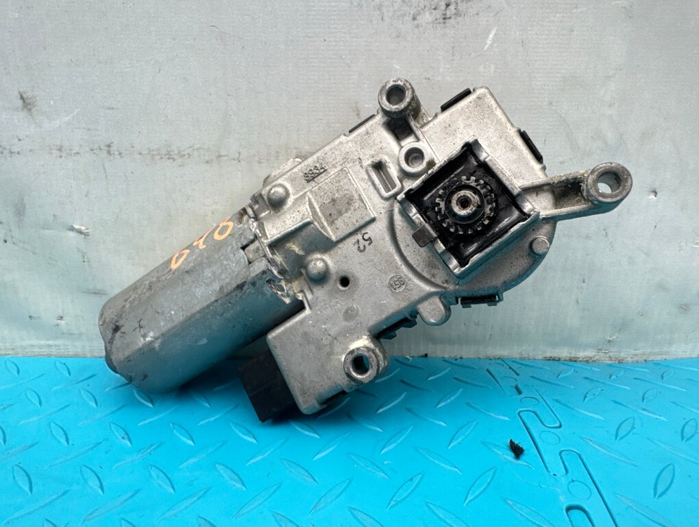 Моторчик люка BMW X5 2007 E70 M57D30 3.0 OEM 67616922652