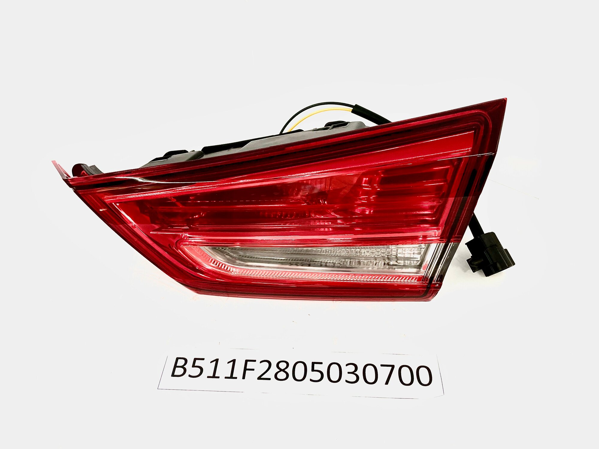 Фонарь задний правый в крышке багажника changan alsvin CHANGAN B511F2805030700