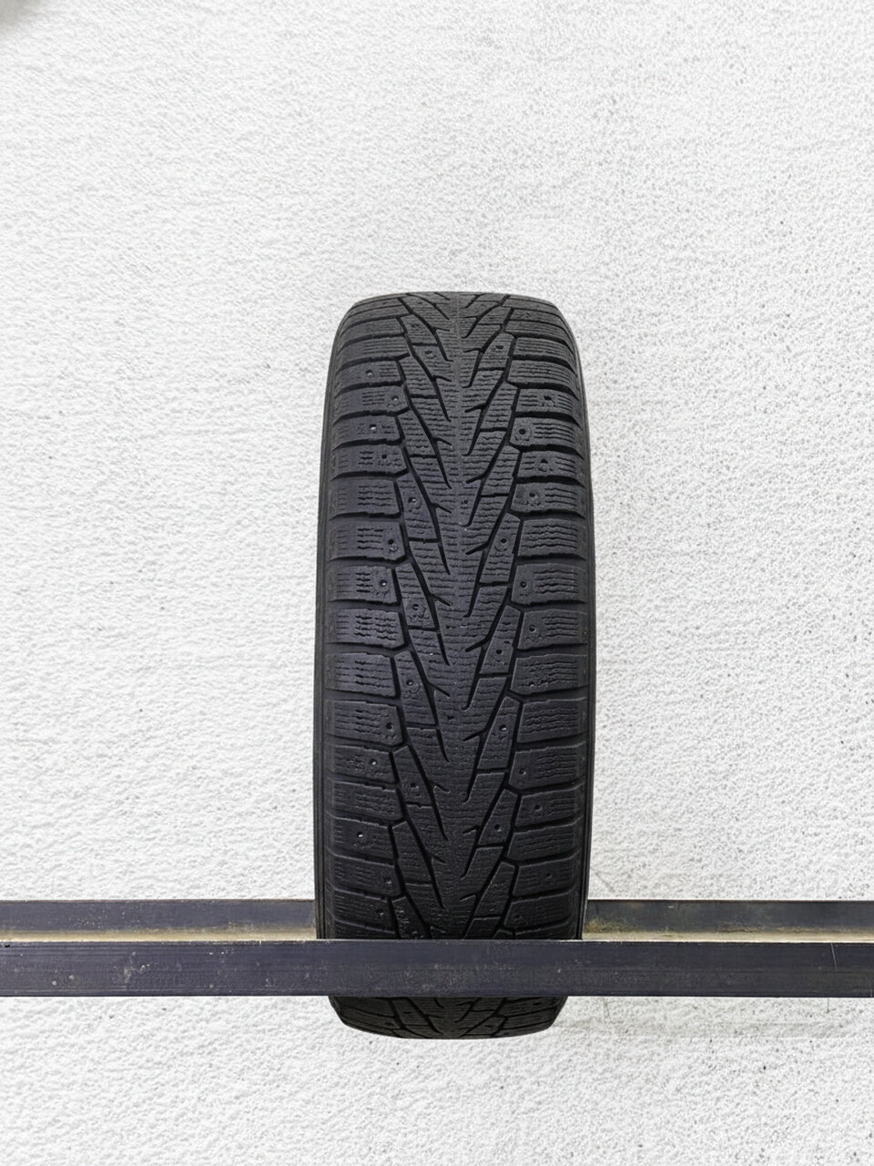 Зимние шины шипованные Nokian Tyres Hakkapeliitta 7 SUV 225/65 R17 35% износ TSB033555