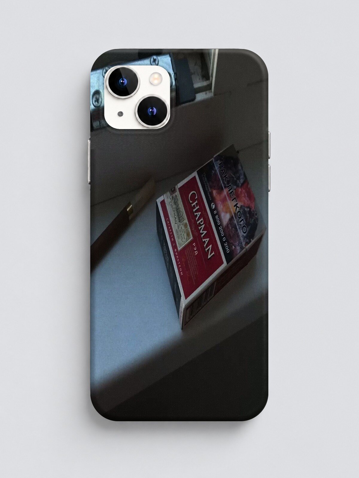 Эстетичный чехол на iPhone 13 Чапман Чарман