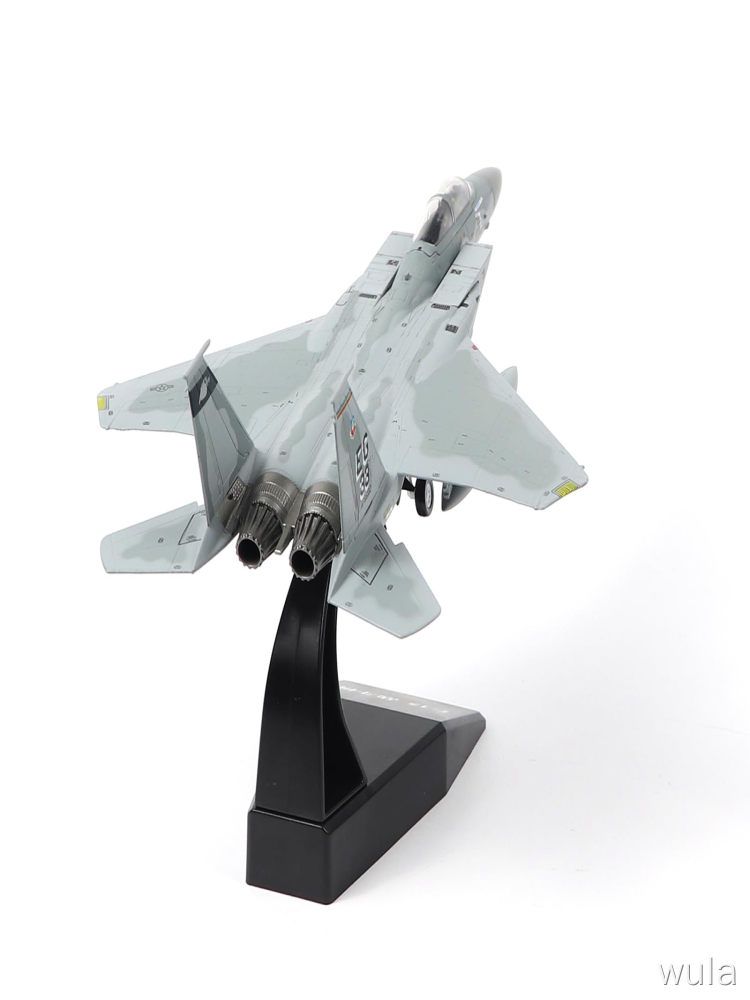 Модель самолета F-15C American Eagle представляет собой двухмоторную реактивную модель истребителя 1: 100 с металлическим литьем, подходящую для сбора и дарения.