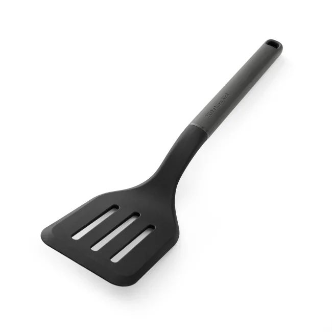 Кухонная лопатка с прорезями KitchenAid - 34см, цвет угольно-серый, KHA002OHCHGG