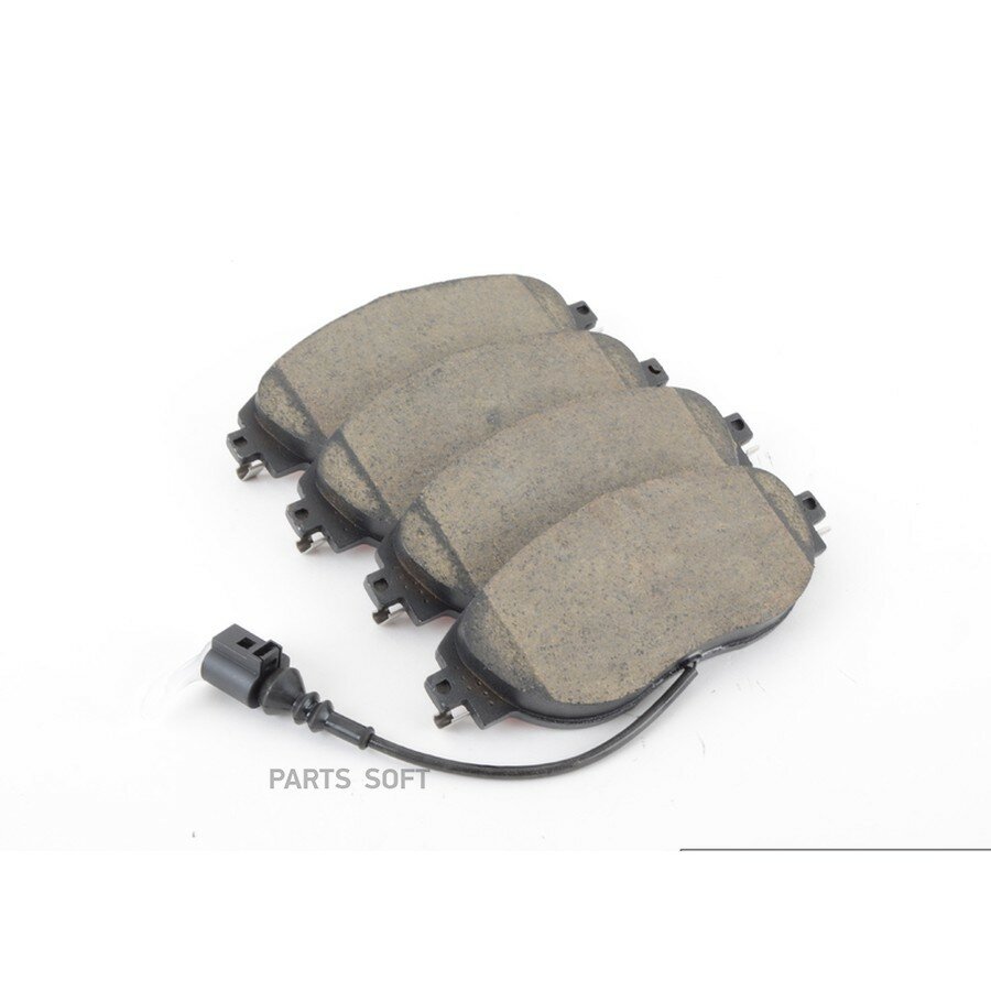 1 комплект от официального дистрибьютора, VAG, артикул 8V0698151C