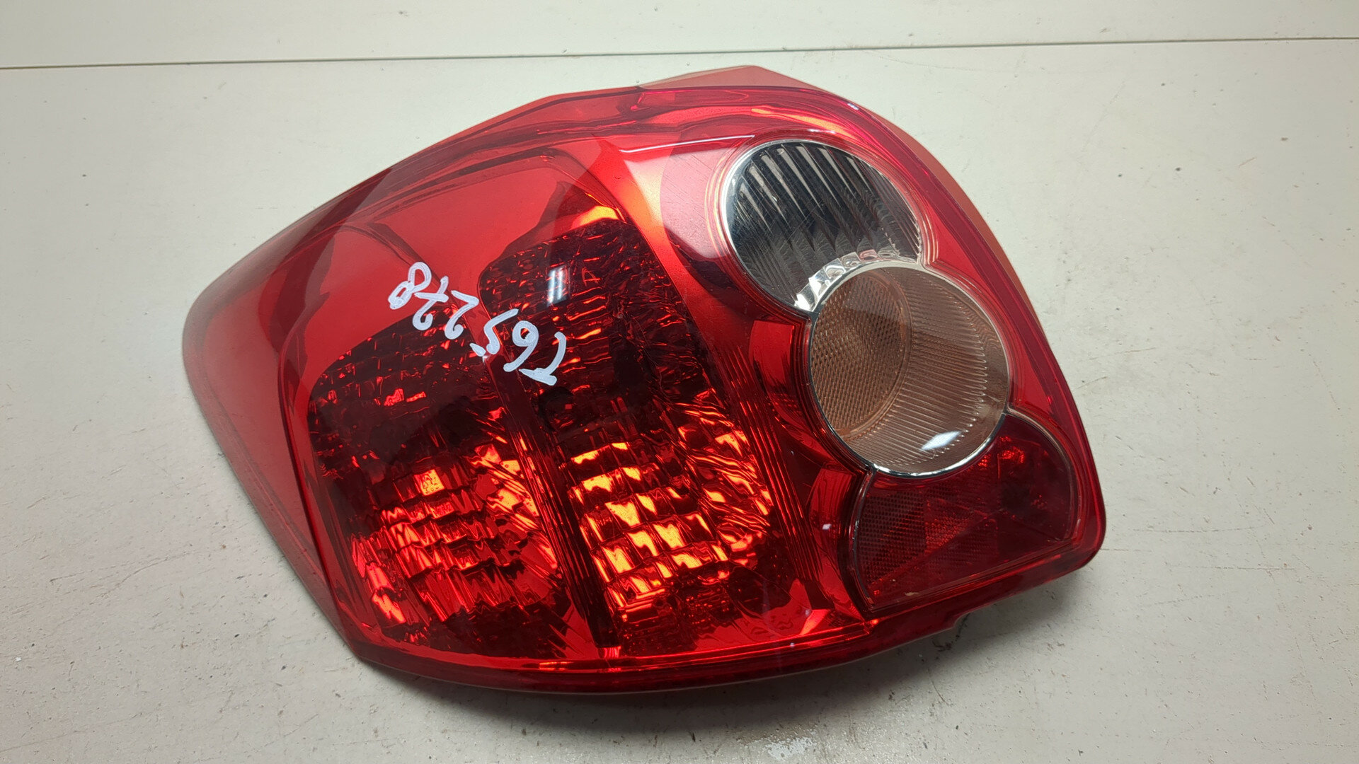 Фонарь (задний) левый Toyota Auris E15 Б/У