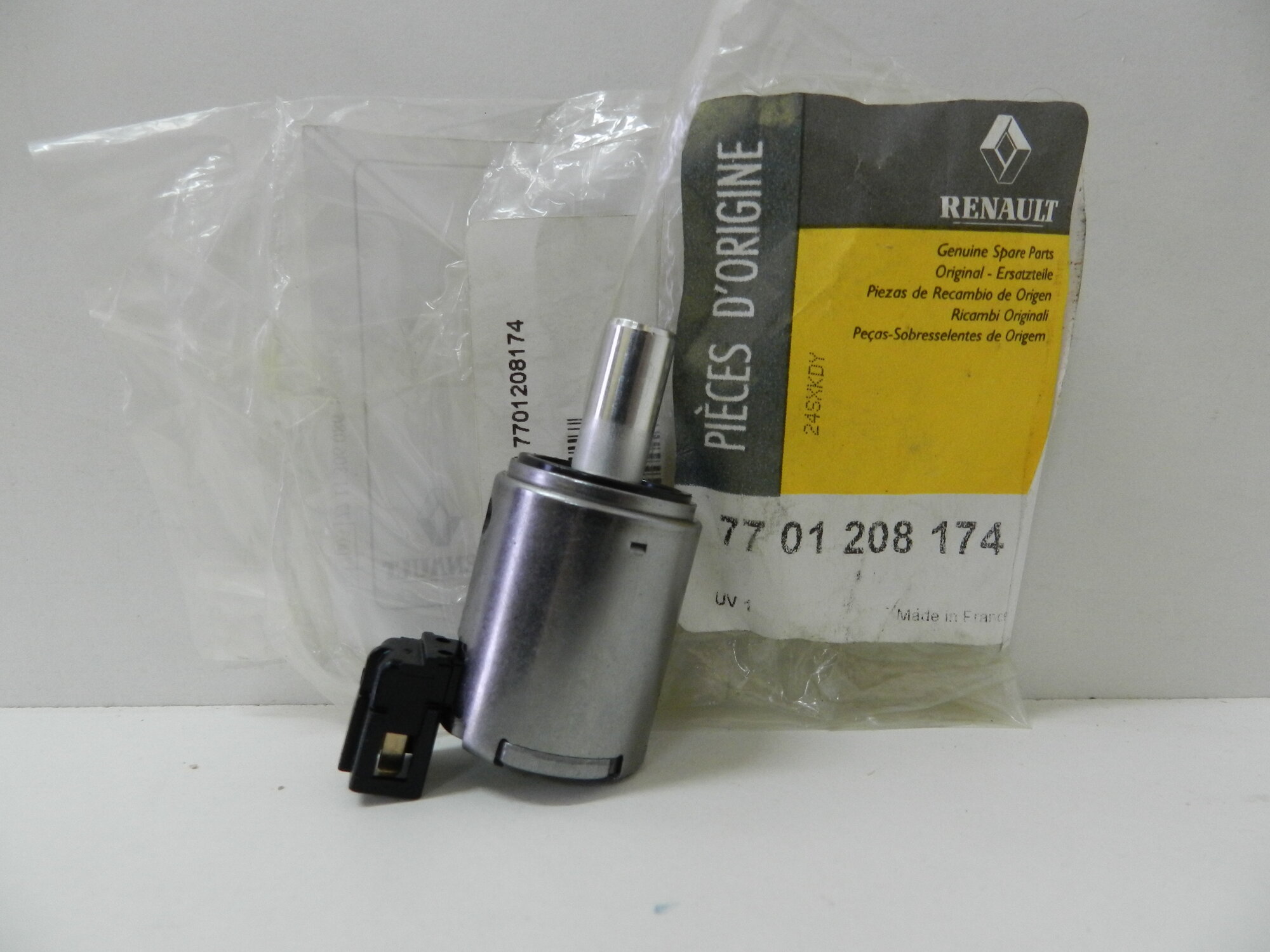 Клапан Renault 7701 208 174