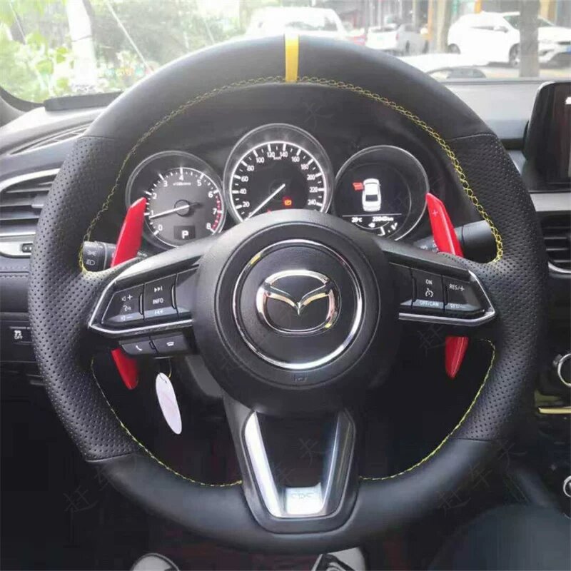 Накладка на рулевое колесо для Mazda 6 с желтыми перфорированными боками и центральной меткой, синтетическая кожа