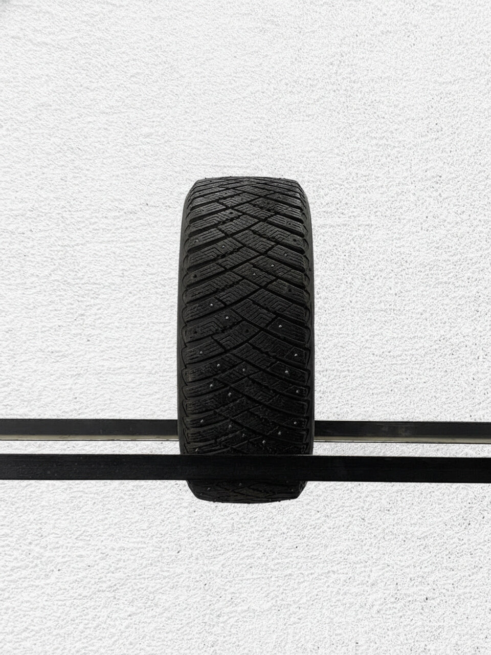 Зимние шины шипованные Goodyear UltraGrip Arctic 215/50 R17 35% износ TSB035553