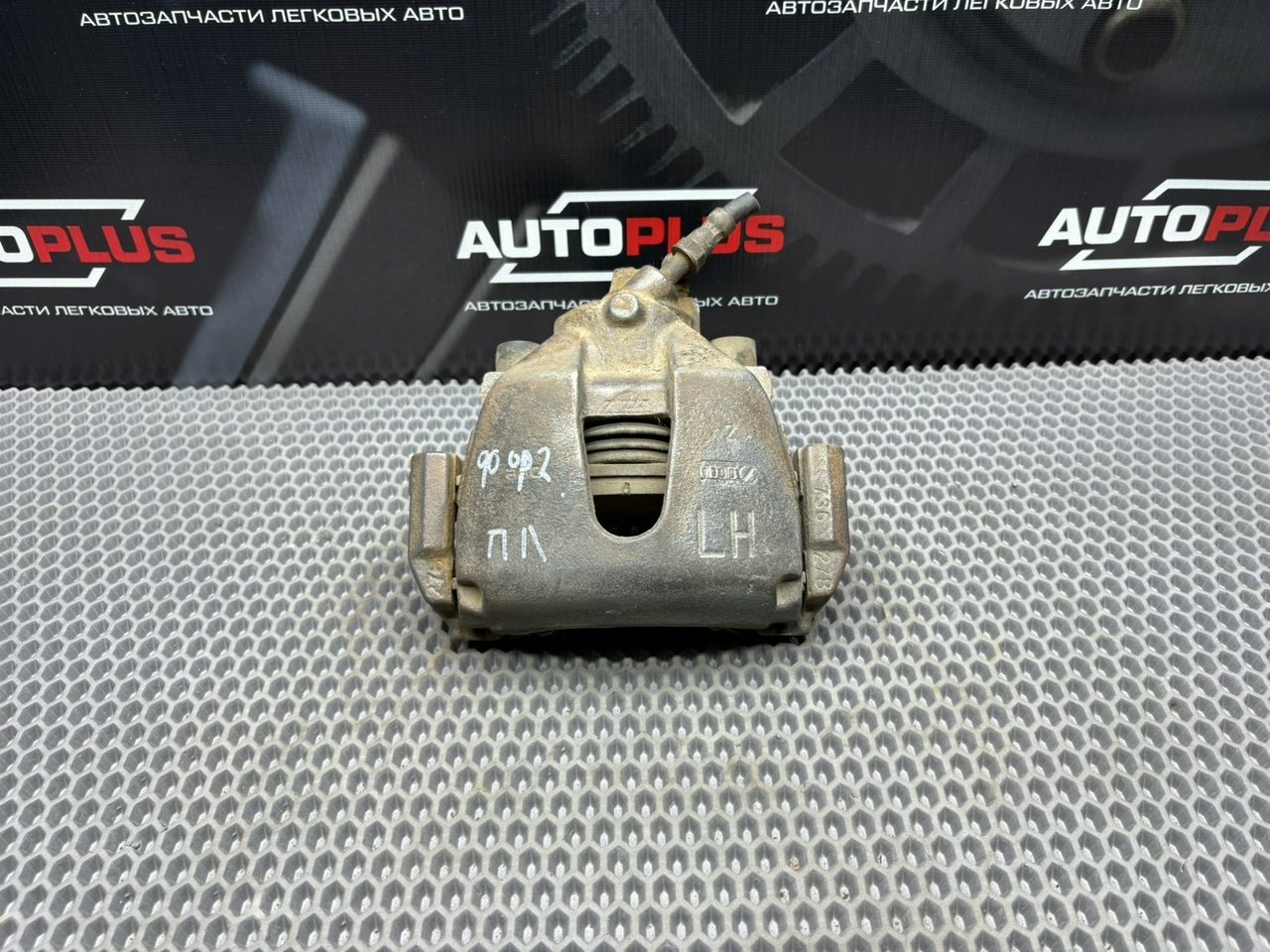 Суппорт тормозной Левый Передний Ford Focus (1.8 QQDB) Б/У с пробегом Арт. 1682876