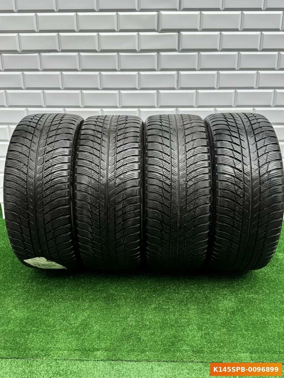 Комплект (4 шт) зимних БУ шин Bridgestone Blizzak LM-001 225/40 R18 40% износ 8460916114 RunFlat