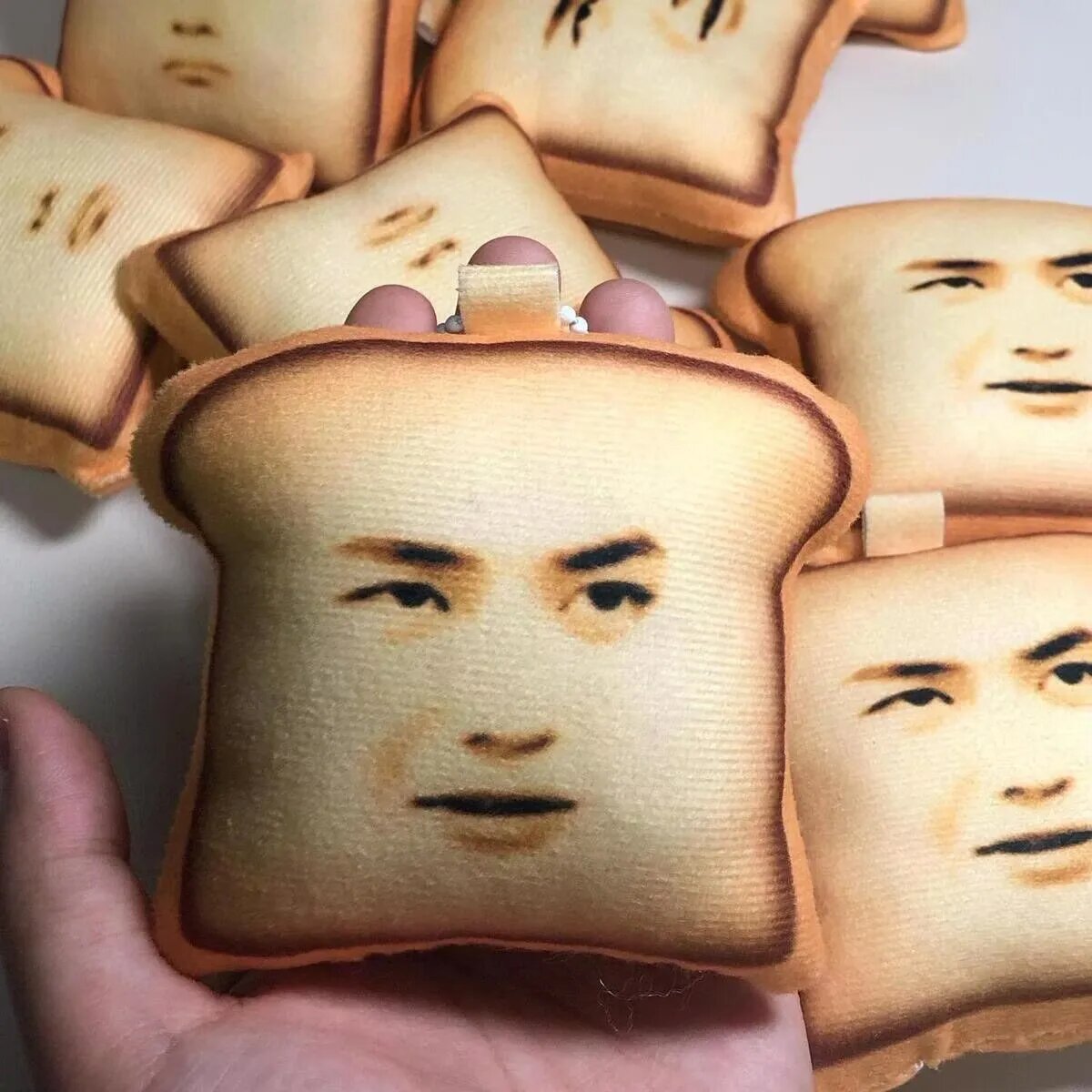 Плюшевый брелок Ван Ибо тост 1piece Pendant