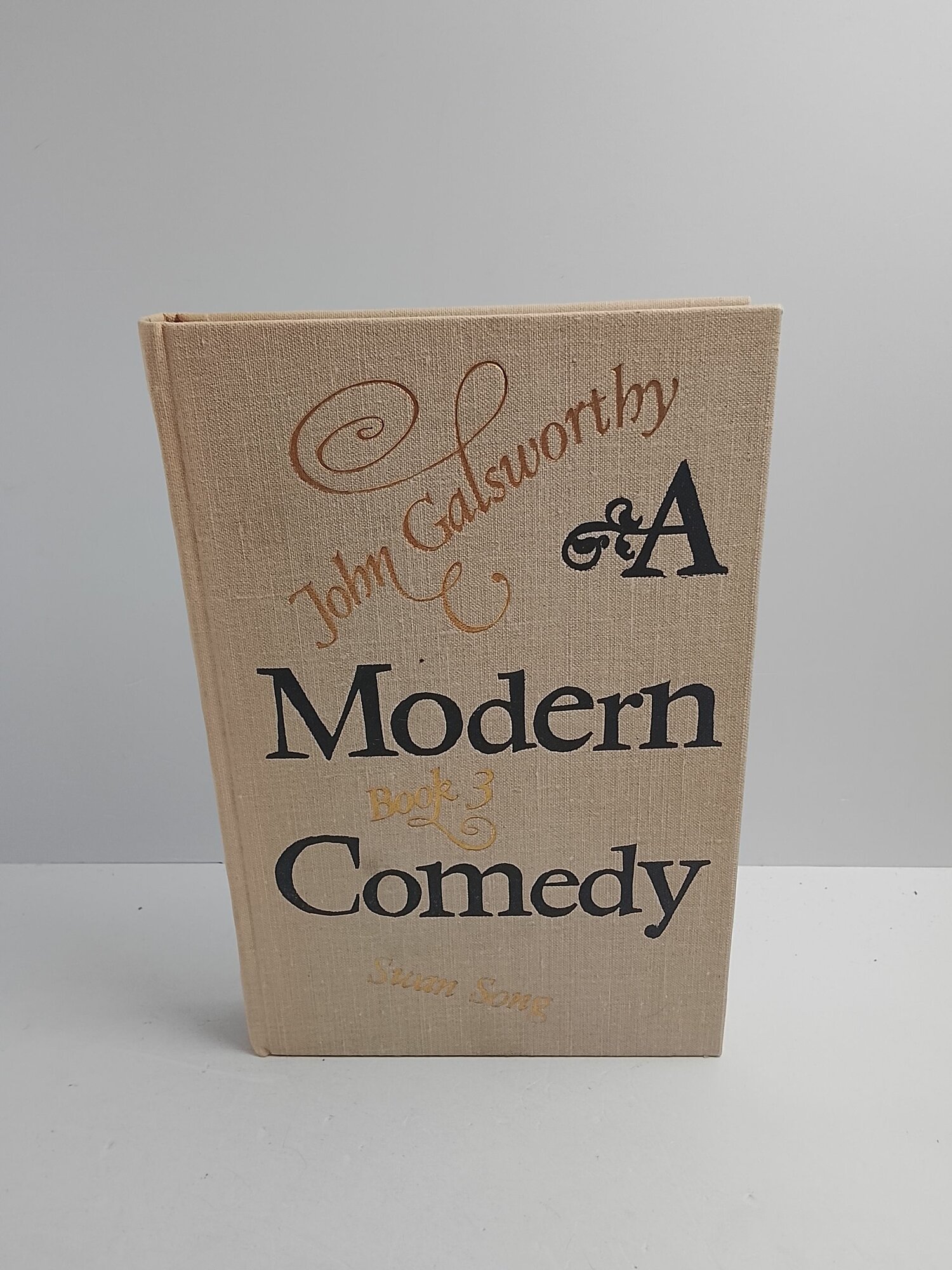 A modern comedy. Book 3. Swan Song / Современная комедия. Книга 3. Лебединая песня