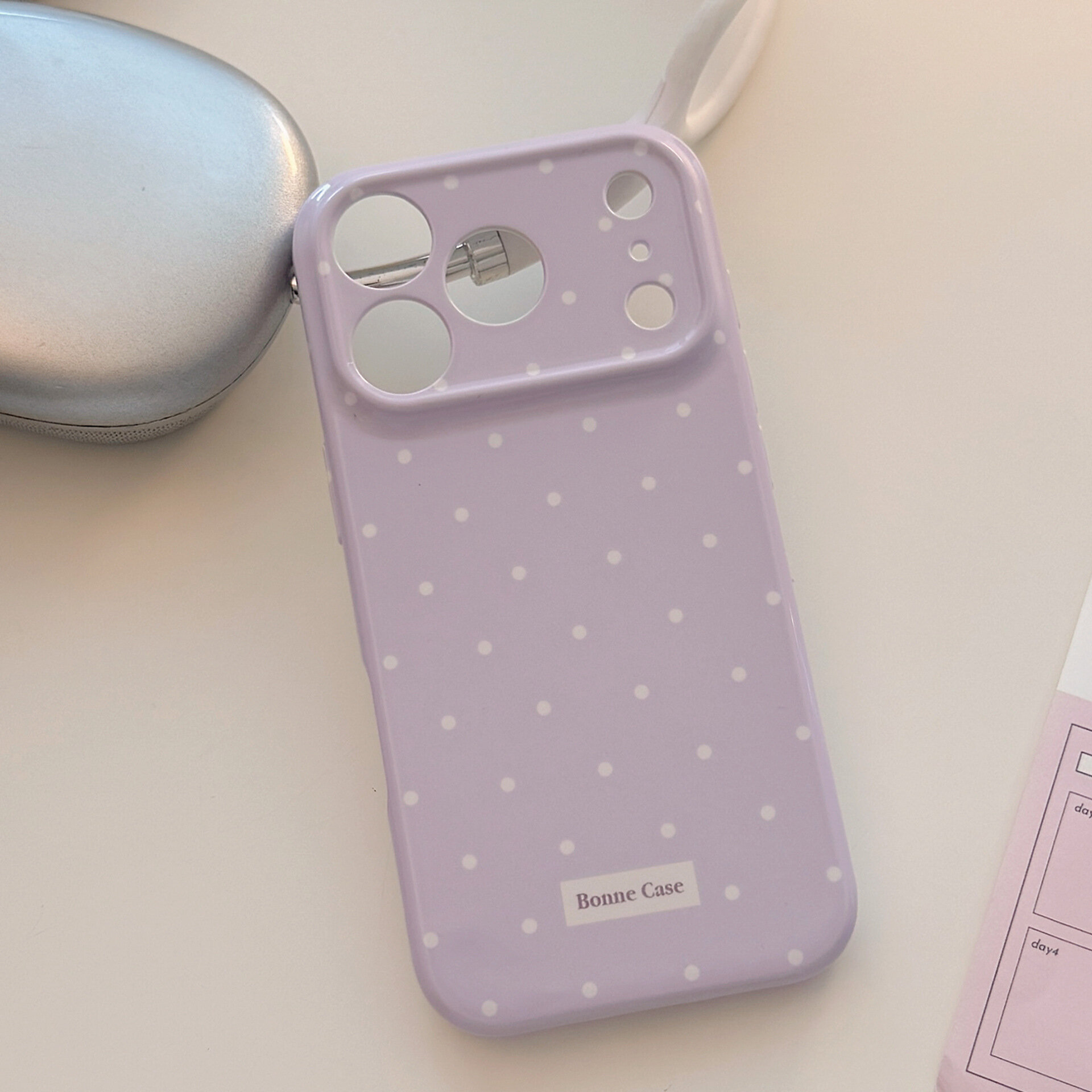 Светло-фиолетовый с желтым мягкий чехол в горошек для iPhone 16 Pro Max - защитная задняя крышка