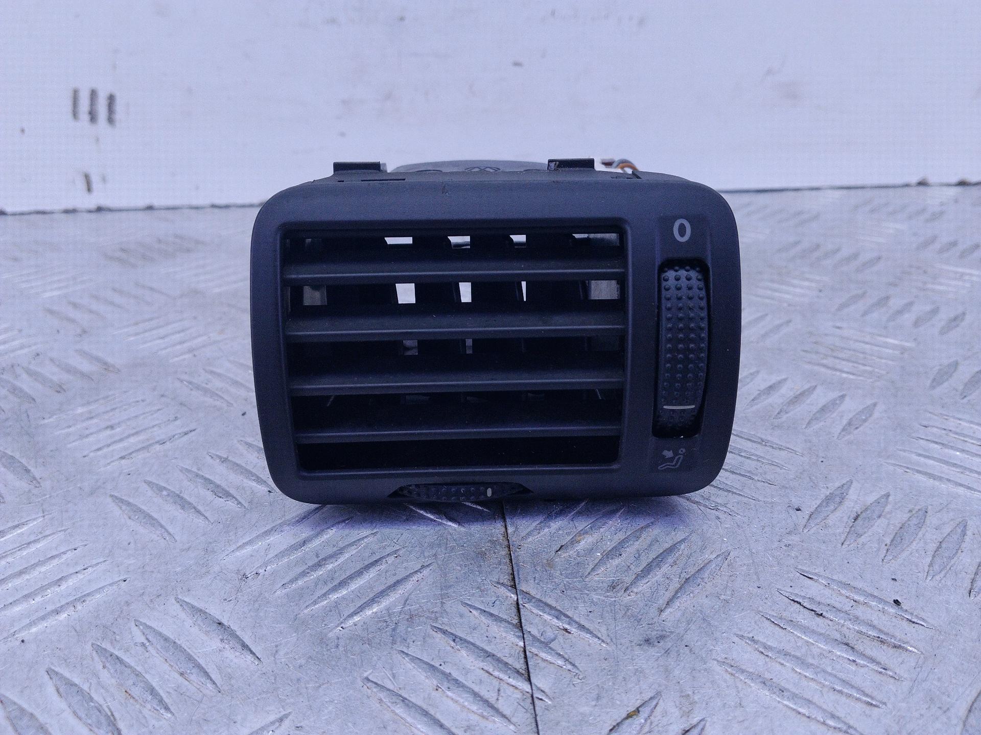 Дефлектор обдува салона левый Volkswagen Passat B5 (1996 - 2001) 3B0819703D