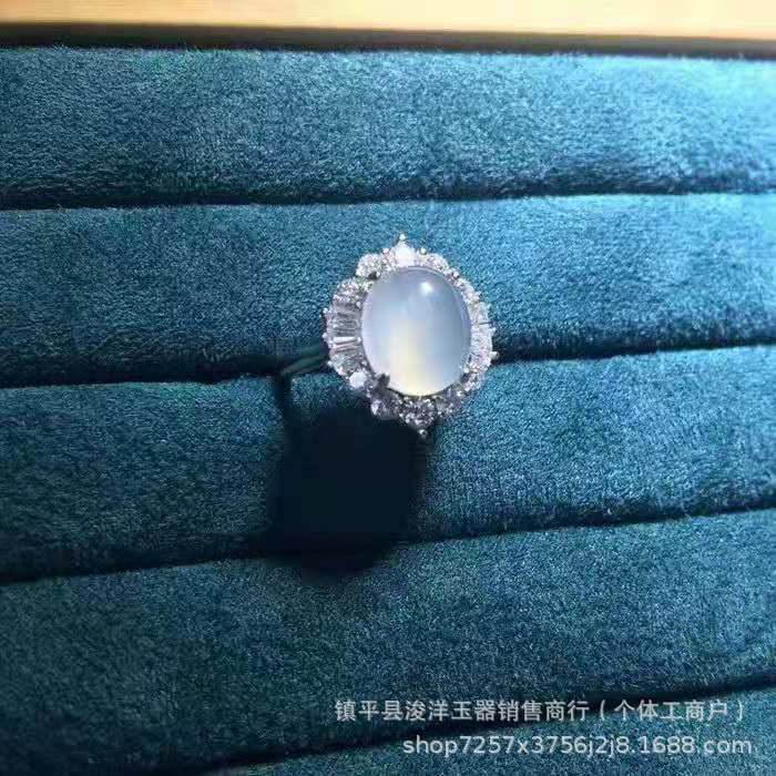 Серебряное кольцо с белым высококачественным халцедоном, женское украшение, оптовая продажа, элегантный акцент, 85