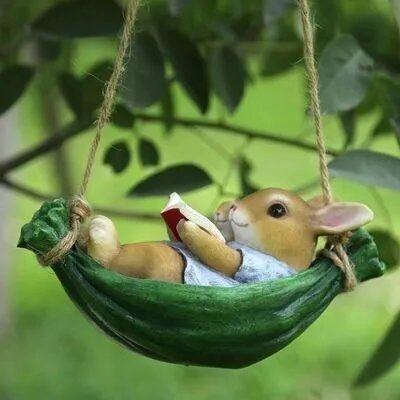 Статуэтка Кролик в гамаке из листа, смола