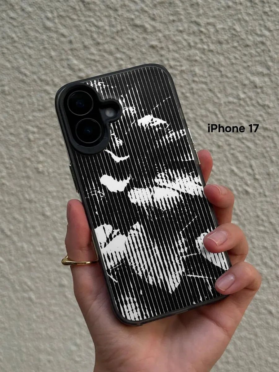 Чехол на iPhone 17 с цветами