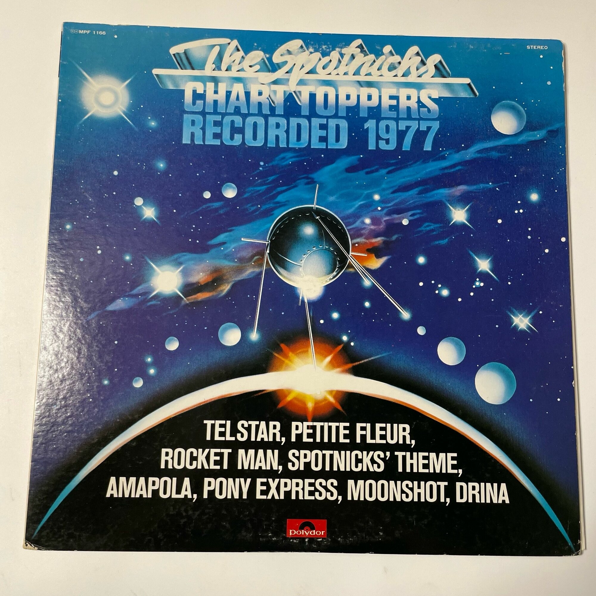 Винтажная виниловая пластинка LP The Spotnicks, Chart Toppers Recorded 1977 (Япония 1978) (Без Оби)