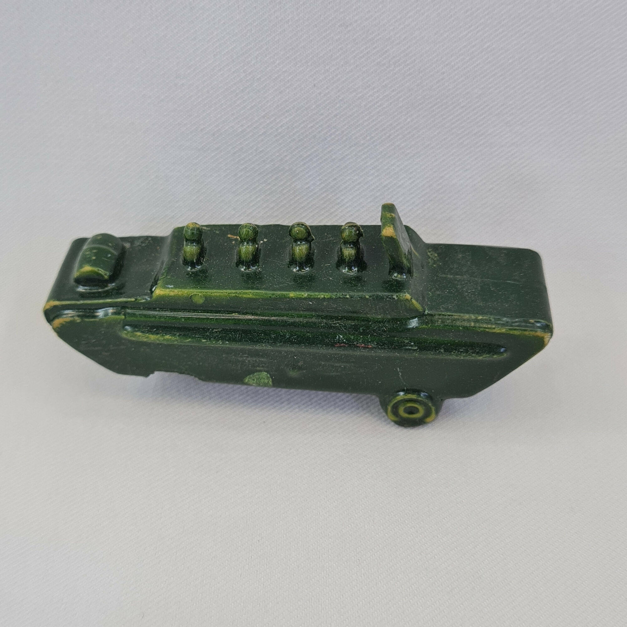 Игрушка танк винтажный СССР. Военная техника с четырьмя фигурками экипажа и вращающейся башней