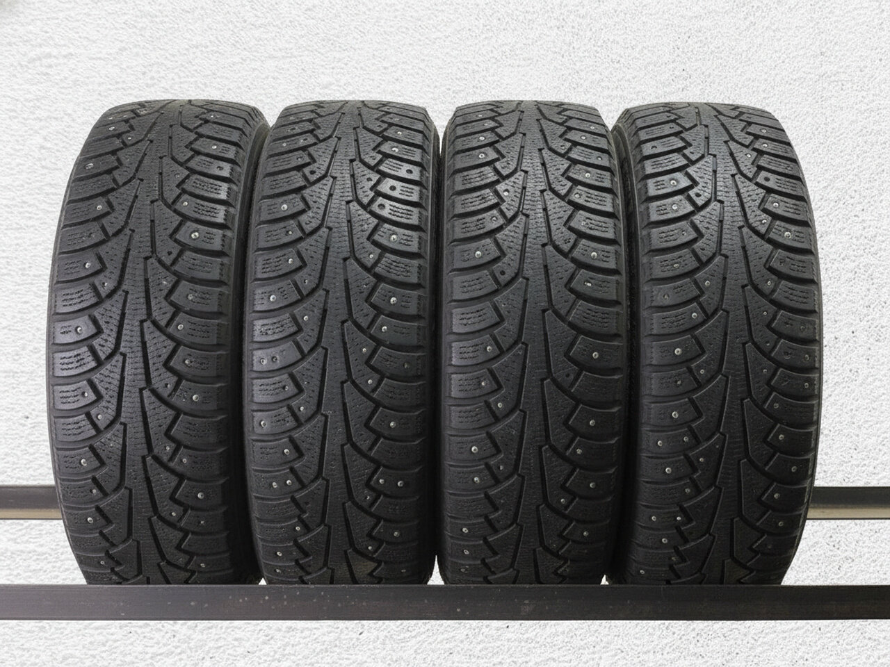 Зимние шины шипованные Nokian Hakkapeliitta 5 SUV 225/65 R17 40.0% износ PT0010136 KIM999