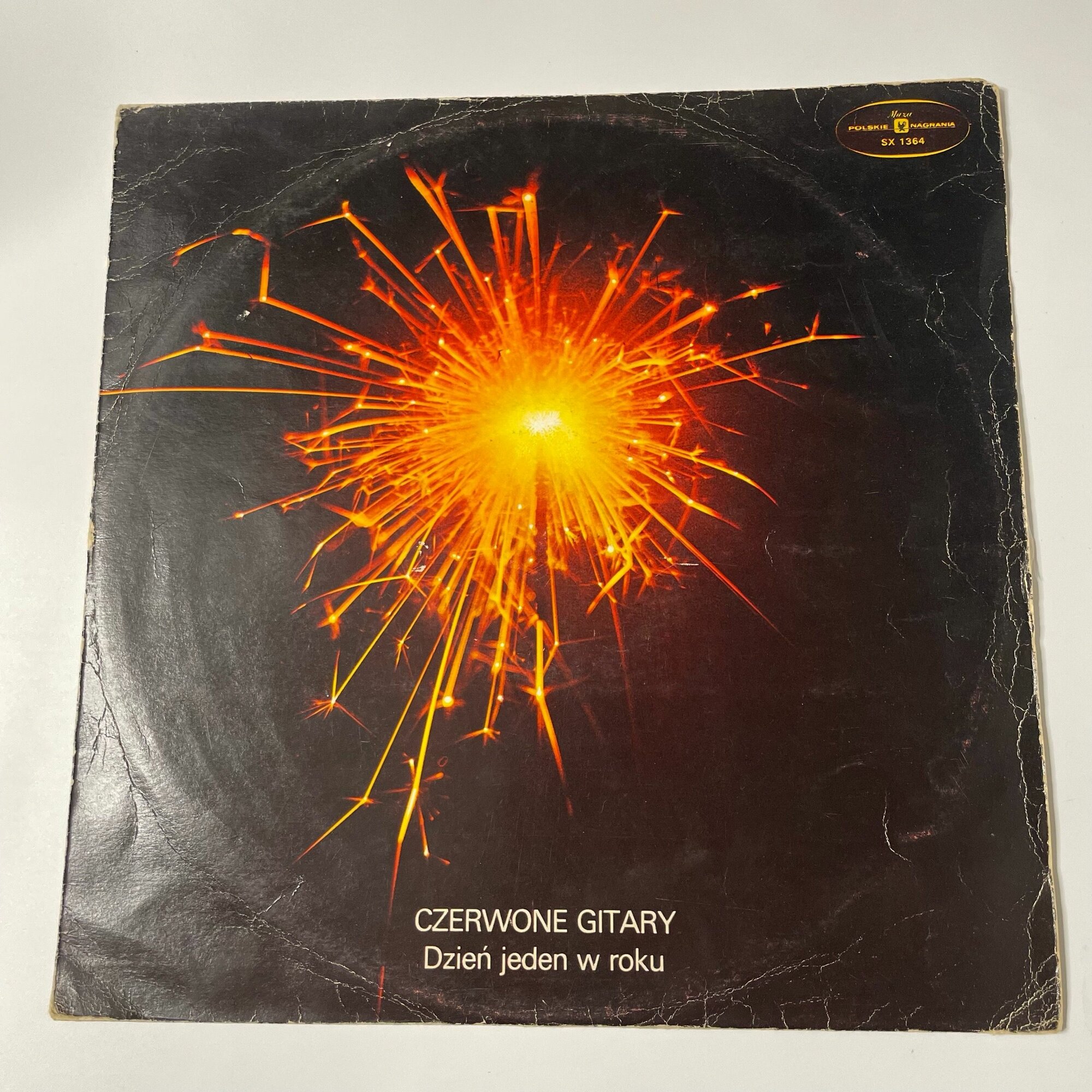 Винтажная виниловая пластинка LP Czerwone Gitary Червоны Гитары, Dzien Jeden W Roku (Польша 1976)