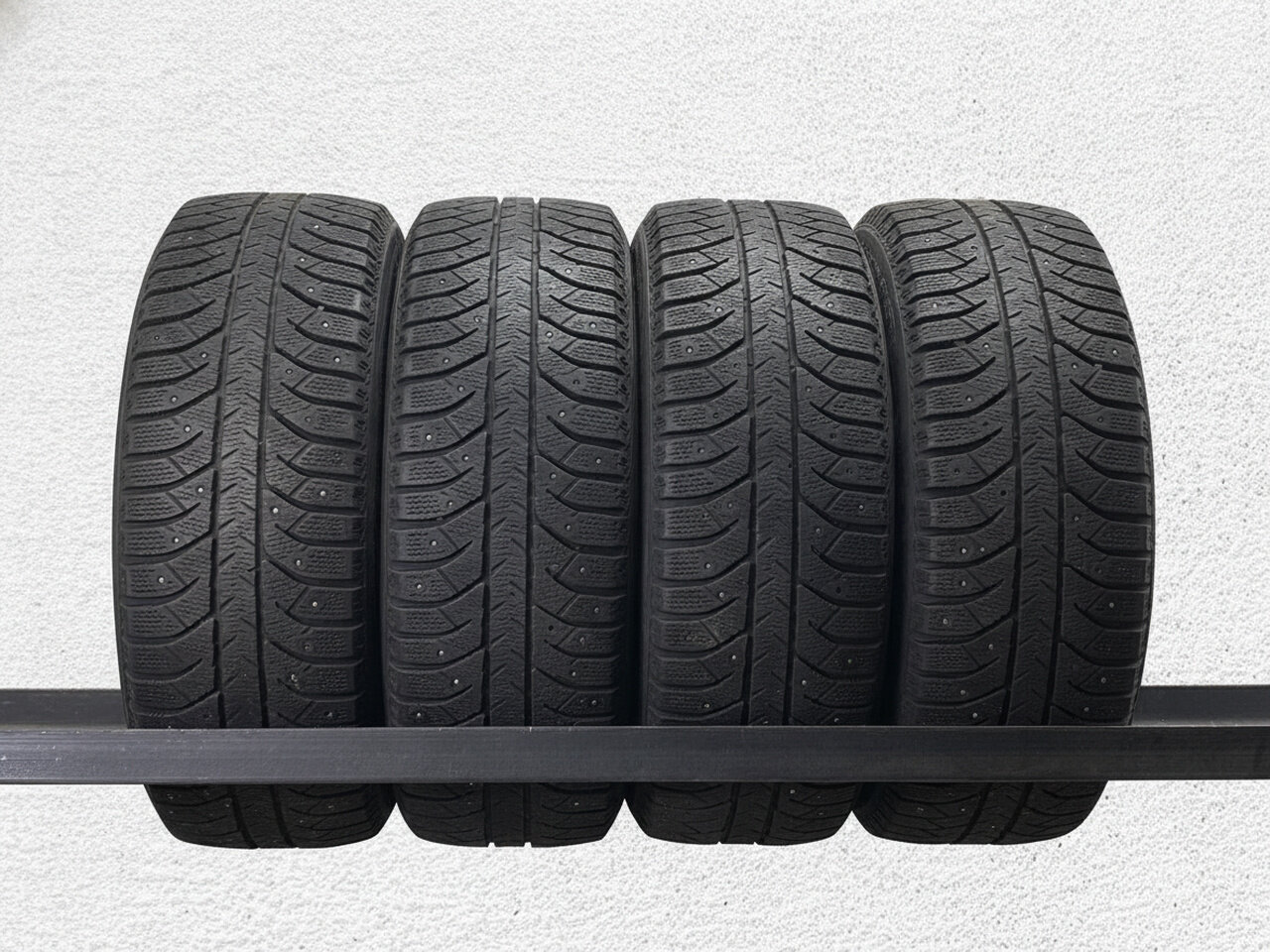 Зимние шины шипованные Firestone ICE CRUISER 7 205/55 R16 40% износ TSB038019
