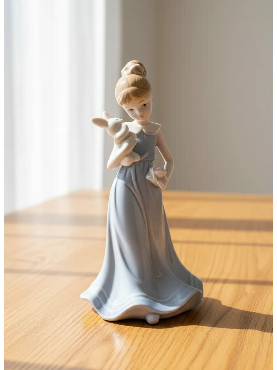 Фигурка декоративная Девочка с кроликом, фарфоровая, 19 см