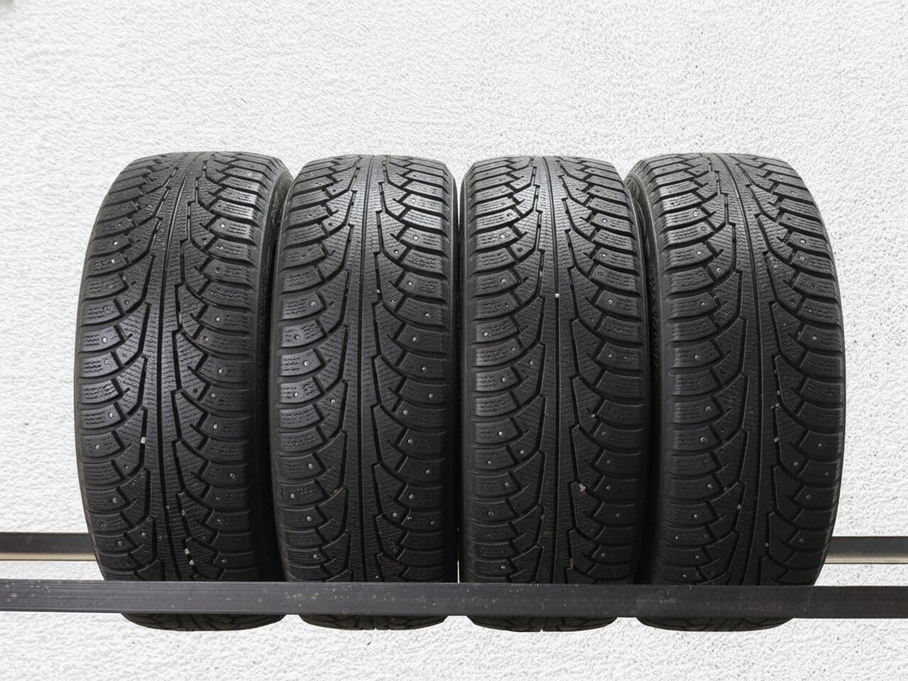 Зимние шины шипованные Nokian Tyres Hakkapeliitta Sport Utility 5 235/55 R18 45% износ JUY777