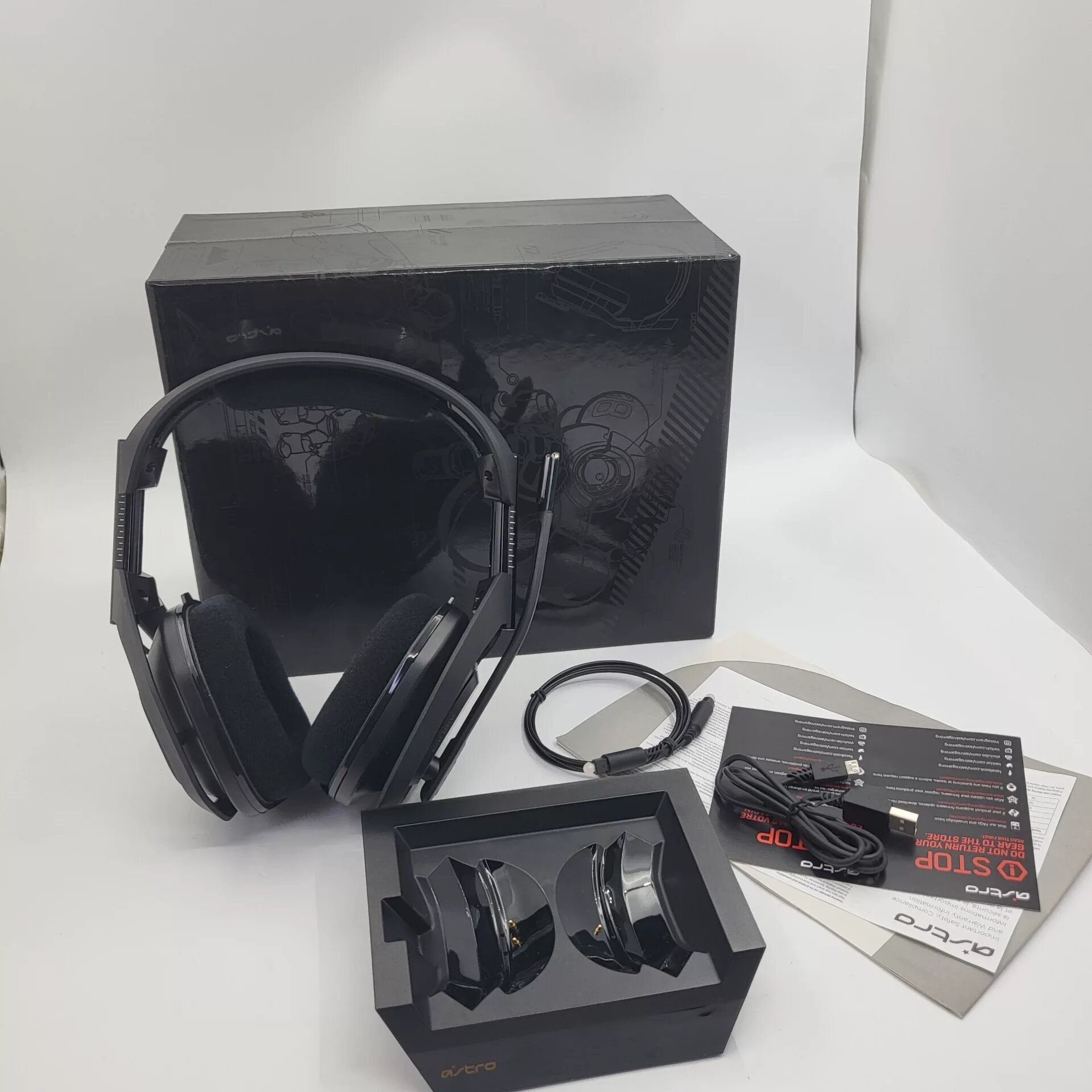 Беспроводные игровые наушники Astro A50+ A50 GEN4 Unpack
