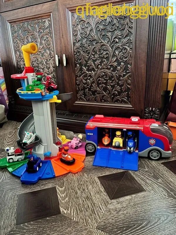 Игровой набор Щенячий патруль с башней и автобусом, 9 фигурок — фото 1