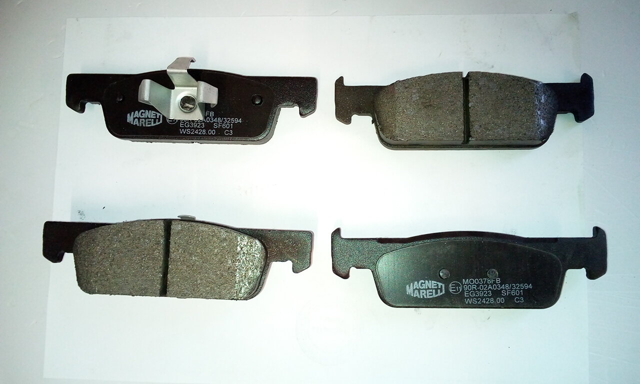 Комплект тормозных колодок Magneti Marelli 323700037800