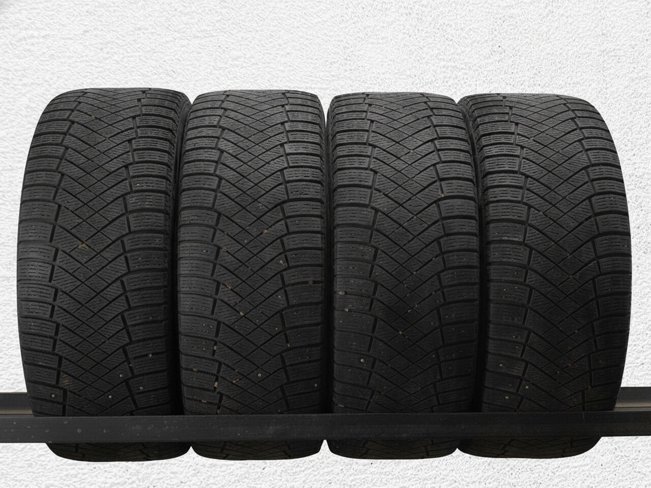 Зимние шины нешипованные Pirelli Ice Zero FR 255/45 R20 35% износ TSB056066