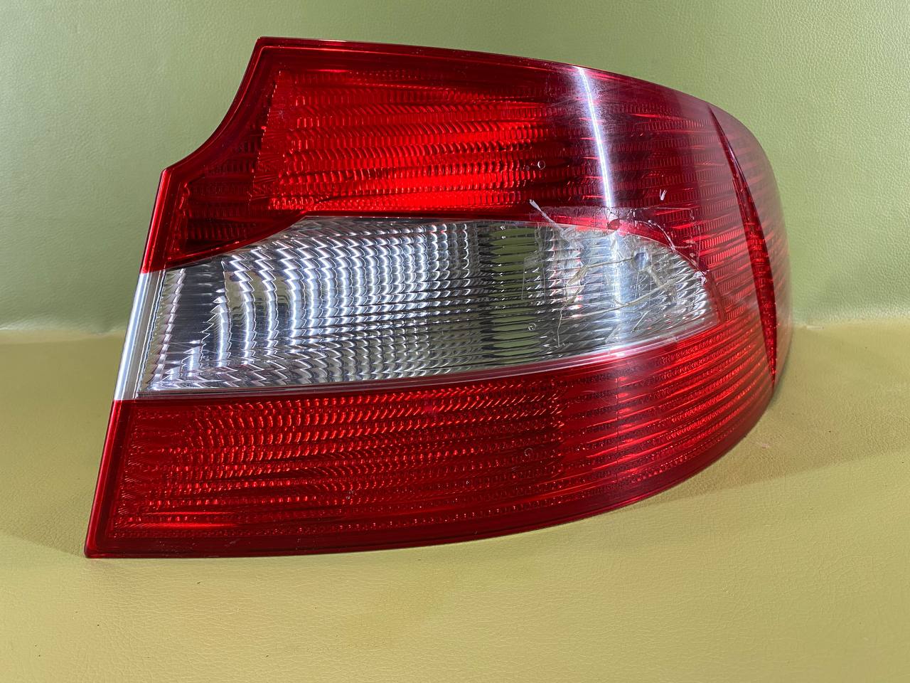 Фонарь наружный правый для Skoda Superb 2 (2008-15гг) 3T5945096