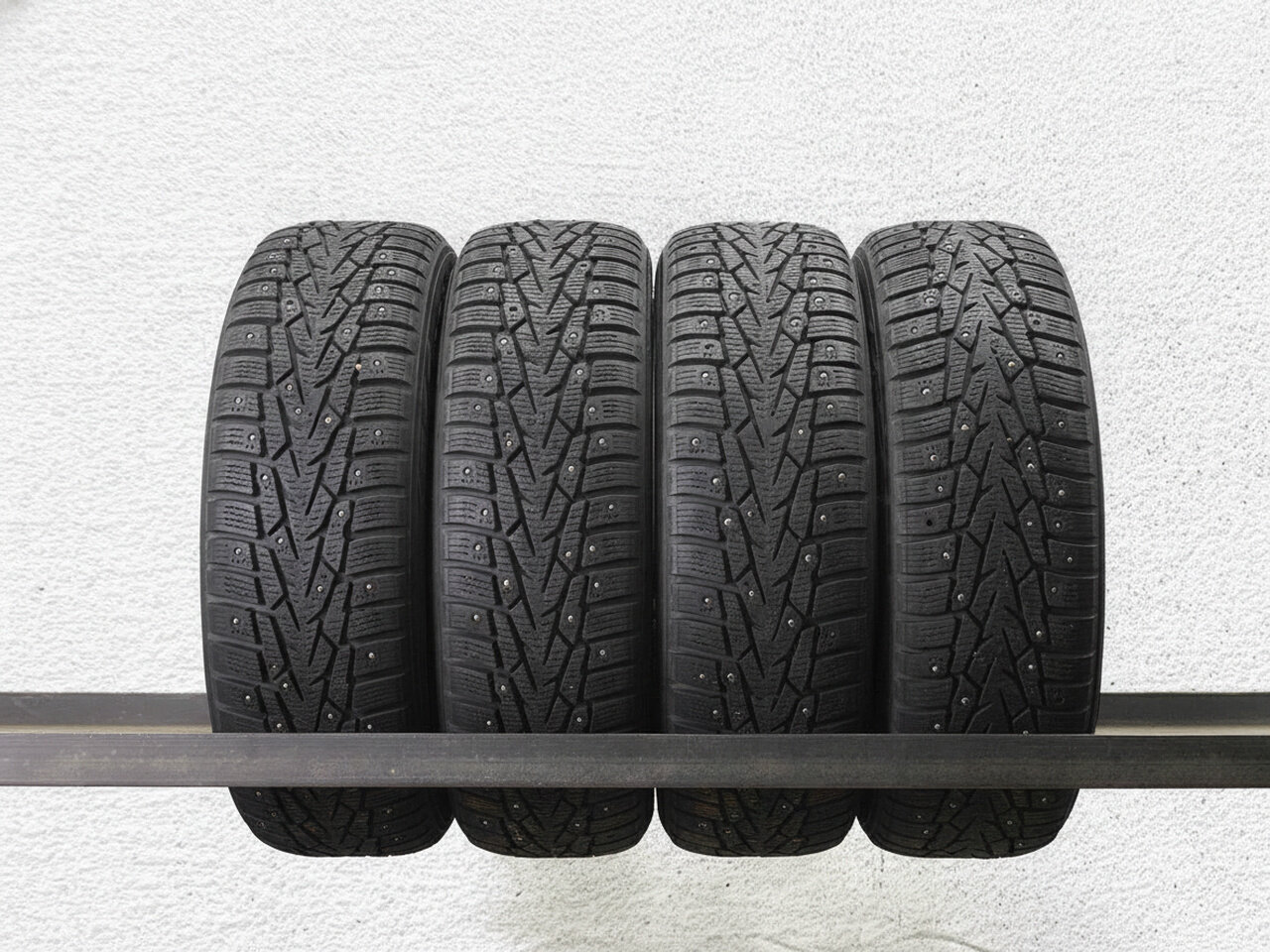 Зимние шины шипованные Nokian Tyres Nordman 7 185/65 R15 35.0% износ PT0010630 TSB054704