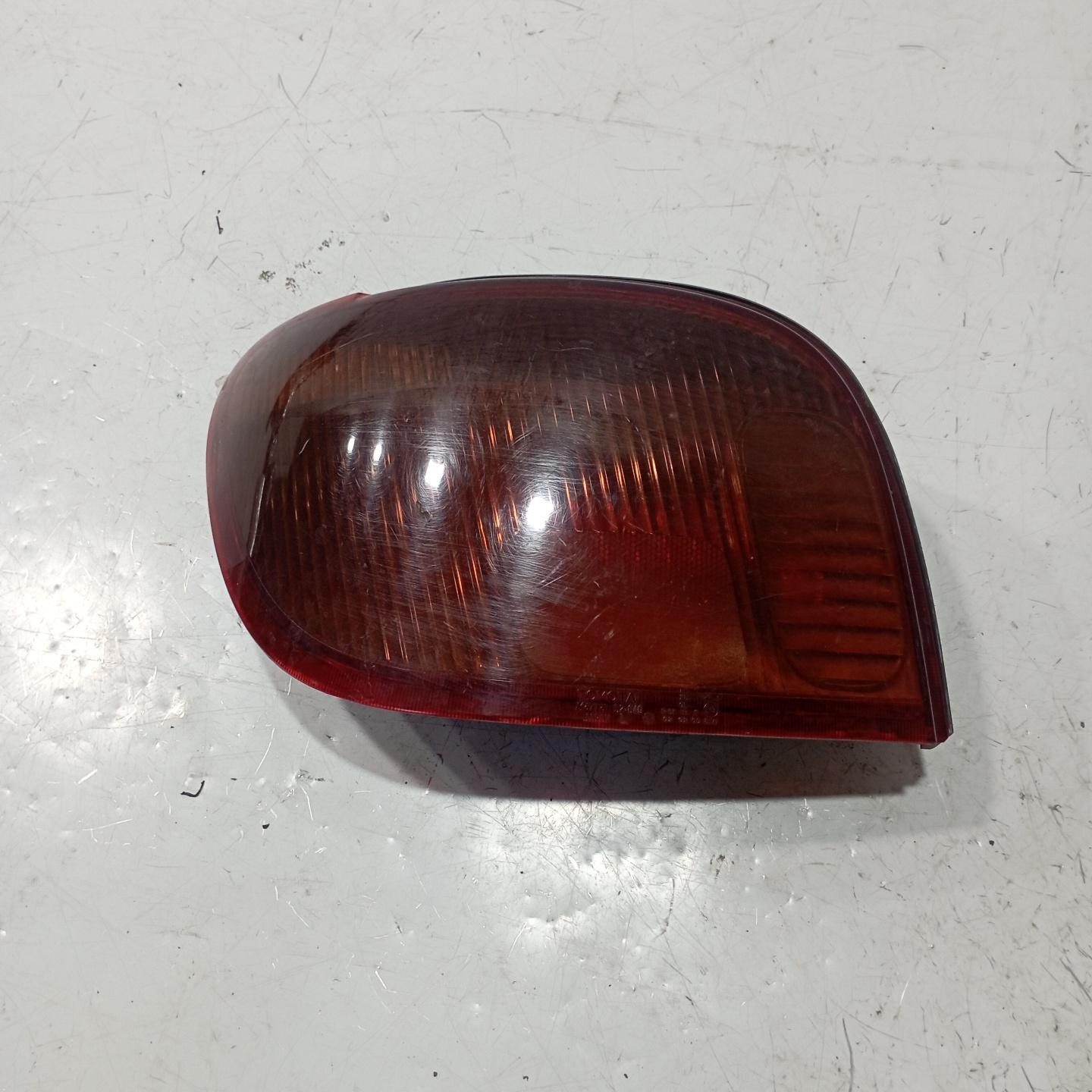 Фонарь задний правый Toyota Yaris 1 XP10 (1999 - 2003) 815510D080