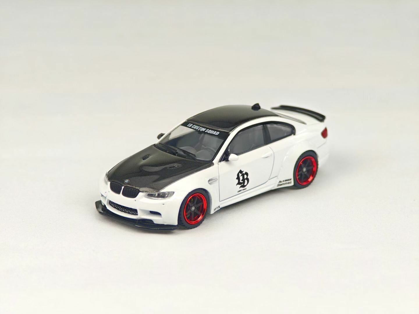 Коллекционная машинка FINE MODEL 1:64 LB BMW M3 E92 Pearl White
