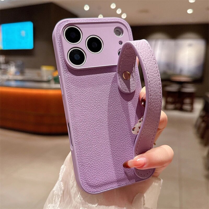 Фиолетовый чехол для iPhone 16 Pro Max с ручкой