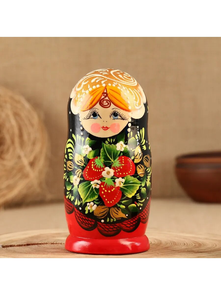 Матрешка "Земляничка", черный платок