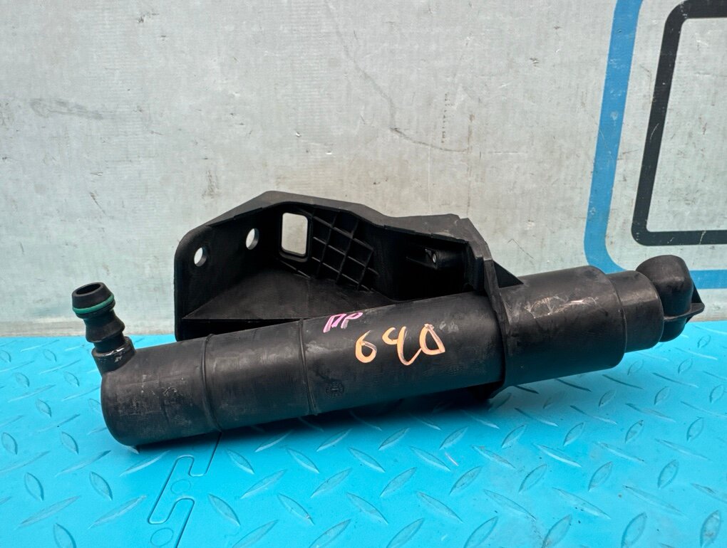 Форсунка омывателя фары Mercedes-Benz M-Class 2010 W164 642.940 3.0 OEM A1648600647